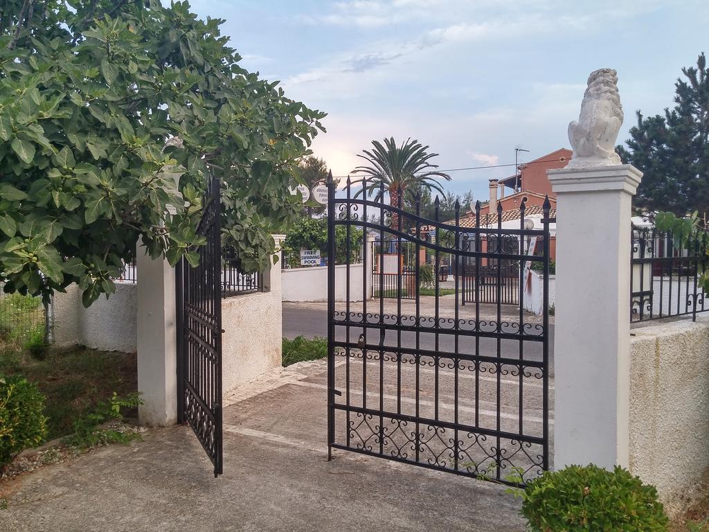 Beautiful Nearby Beach House With Garden, Private Pool And Large Yard Sidárion Rom bilde