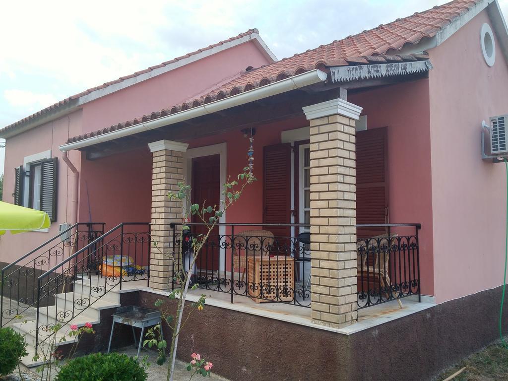 Beautiful Nearby Beach House With Garden, Private Pool And Large Yard Sidárion Rom bilde