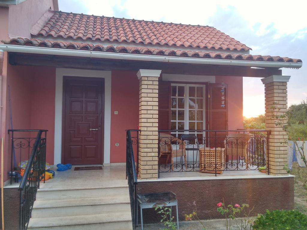 Beautiful Nearby Beach House With Garden, Private Pool And Large Yard Sidárion Rom bilde