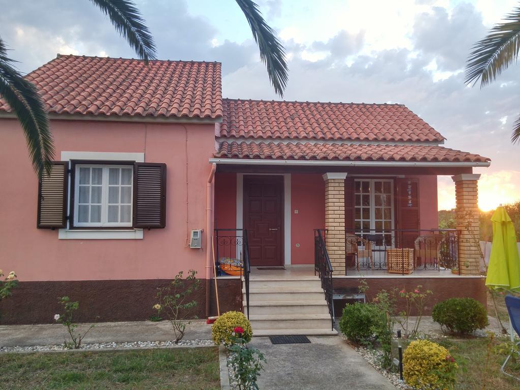 Beautiful Nearby Beach House With Garden, Private Pool And Large Yard Sidárion Rom bilde