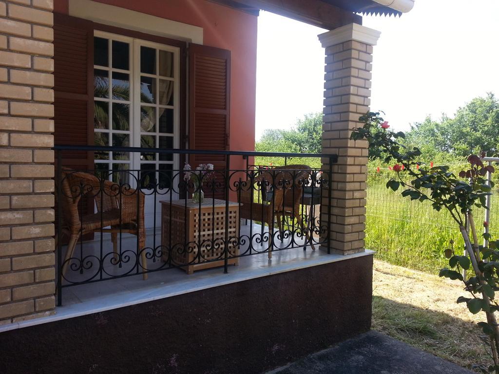 Beautiful Nearby Beach House With Garden, Private Pool And Large Yard Sidárion Rom bilde