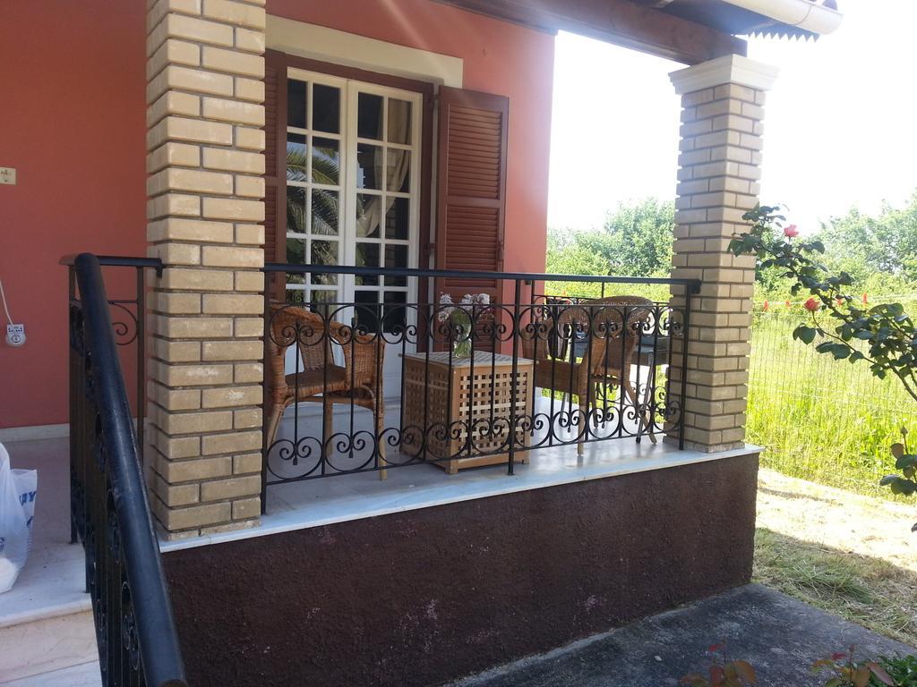 Beautiful Nearby Beach House With Garden, Private Pool And Large Yard Sidárion Rom bilde