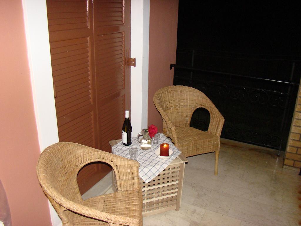 Beautiful Nearby Beach House With Garden, Private Pool And Large Yard Sidárion Rom bilde